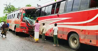সাতক্ষীরার দেবহাটায় দুই বাসের সংঘর্ষে আহত ১৫
